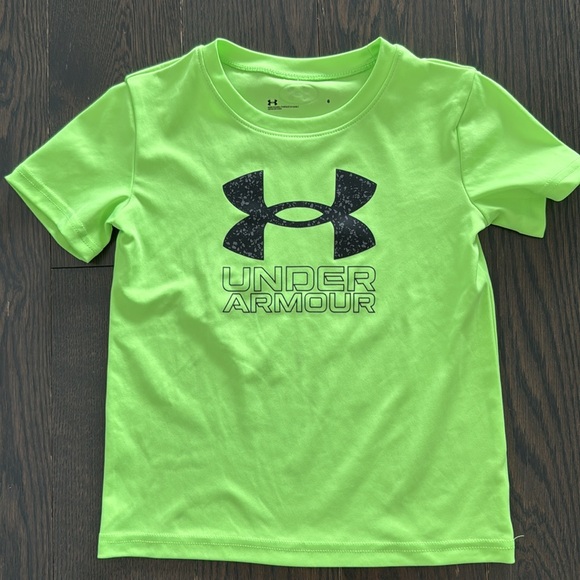 Under Armour Bundle! Boys' T-Shirt and Shorts Set - Picture 5 of 5